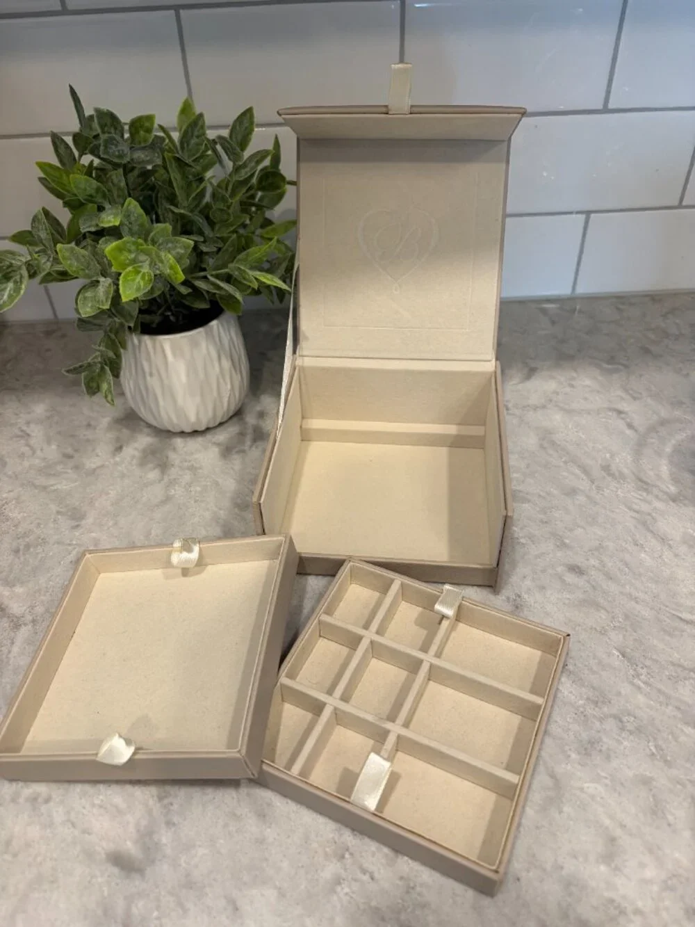 Brighton Jewelry Box Embossed Tan Faux Leather Travel Dresser Box
